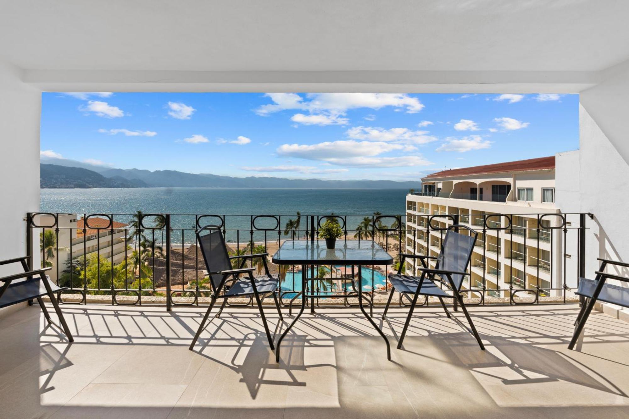 Luxury Condo Just Steps Away From The Beach! Puerto Vallarta Dış mekan fotoğraf